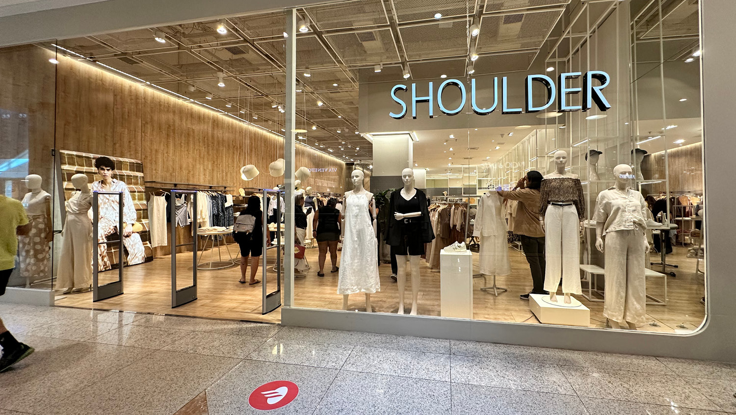 SHOULDER